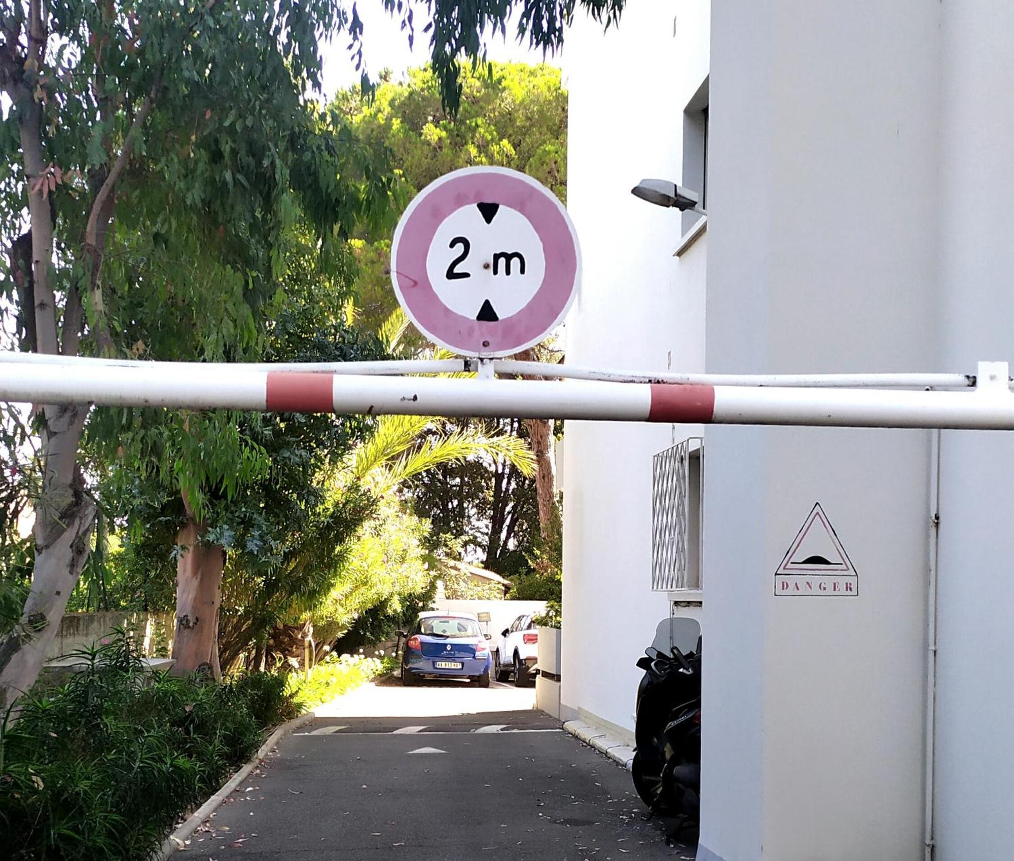 Grand studio climatisé en bord de mer avec parking sécurisé Golfe-Juan Extérieur photo